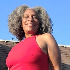 Meet your Posher, Crystal